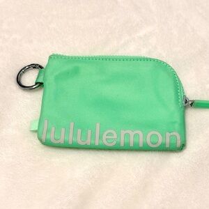 Lululemon Black Clippable Card Pouch green silver like new